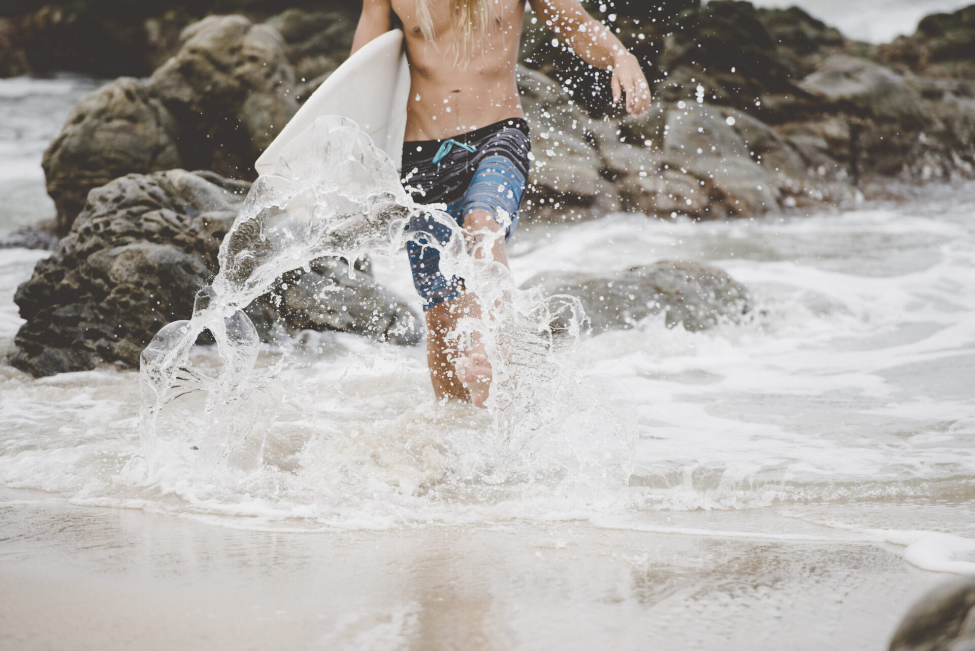 Australian surfer with surfboard, Bacocho, Puerto Escondido, Mexico