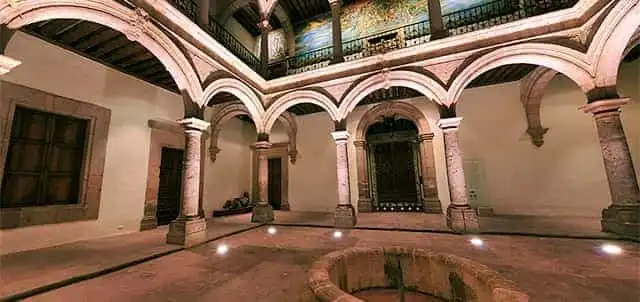 Compra tus Boletos de autobús en ETN Turistar Lujo y visita El Museo Regional Michoacano se ubica en el Centro Histórico de Morelia