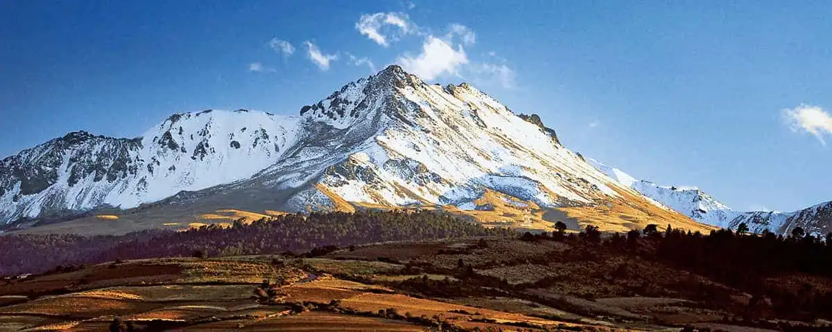 Compra tus Boletos de autobús en ETN Turistar Lujo y visita El Nevado de Toluca ubicado a 40 km al suroeste de Toluca, Toluca