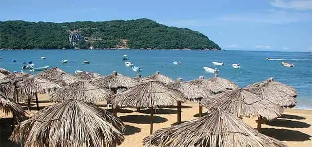 viajando en ETN, visita Puerto Marqués a 30 minutos de la Central de Autobuses de Acapulco
