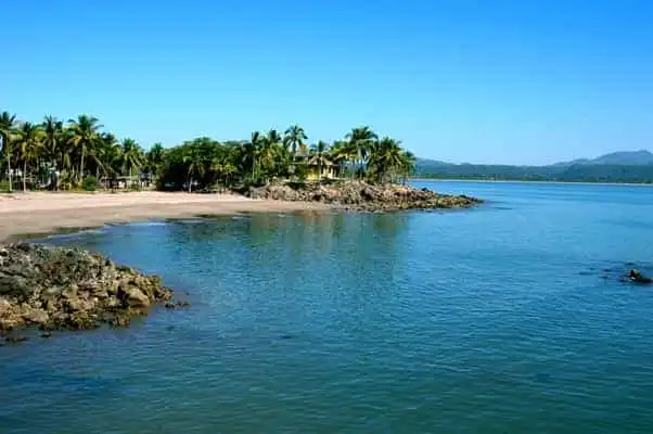Compra tus Boletos de autobús en ETN Turistar Lujo y visita Playa Matanché ubicada a 10 km al sureste de la ciudad, Riviera Nayarit