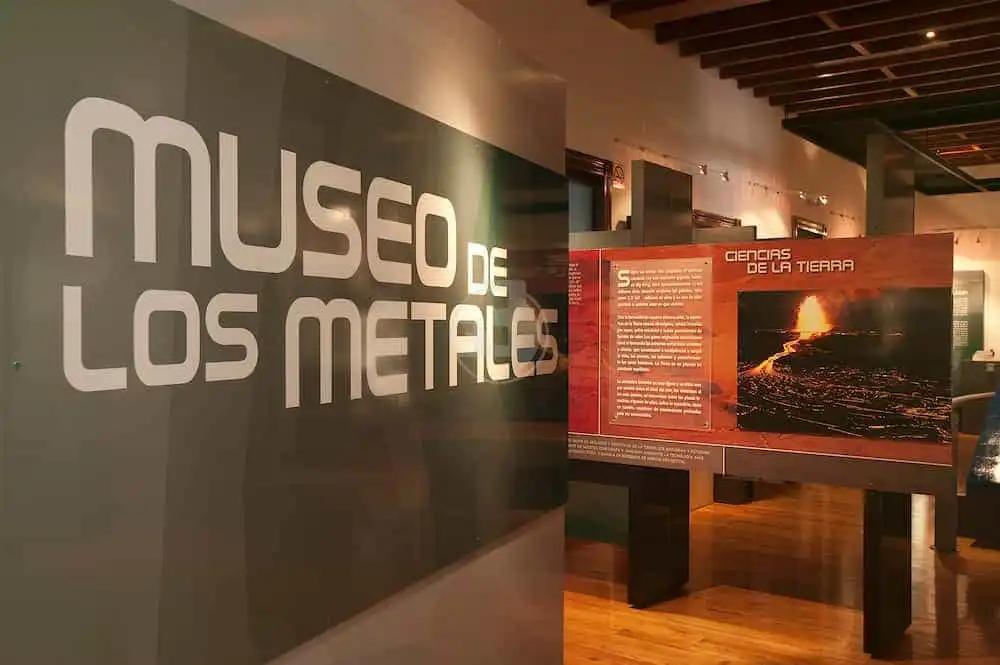Compra tus Boletos de autobús en ETN Turistar Lujo y visita El Museo de los Metales Peñoles a 5 min del centro., Torreón