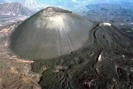 Compra tus Boletos de autobús en ETN Turistar Lujo y visita El Volcán Paricutín ubicado a 38 km de Uruapan., Uruapan