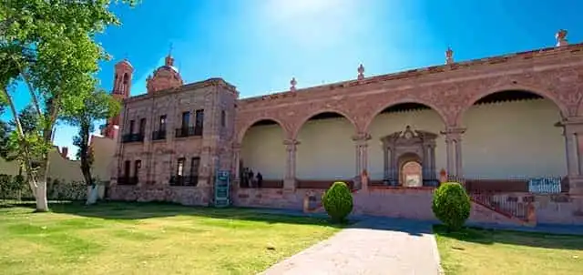 Compra tus Boletos de autobús en ETN Turistar Lujo y visita El Museo Virreinal de Guadalupe, Zacatecas