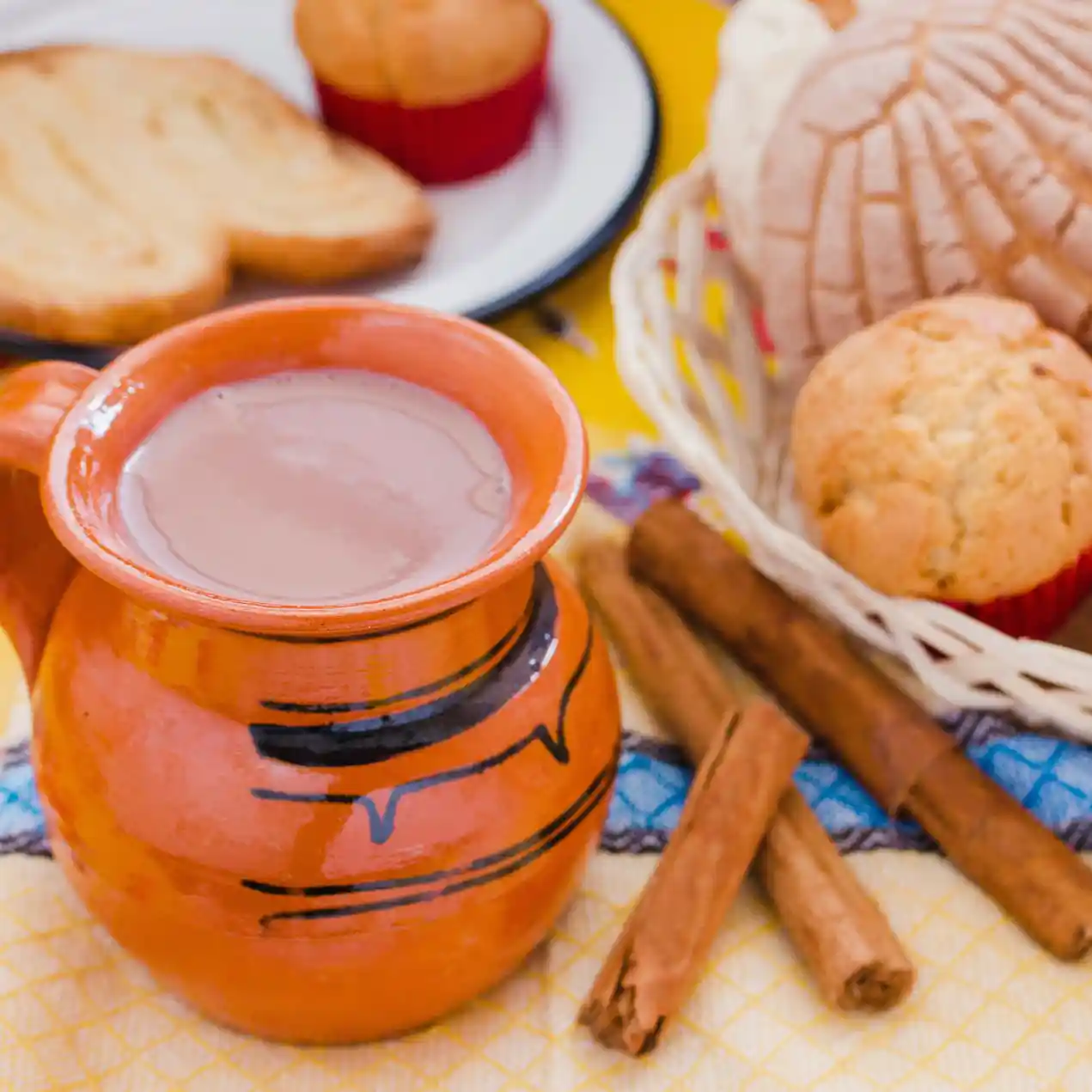 Atole y Pan Tradicional