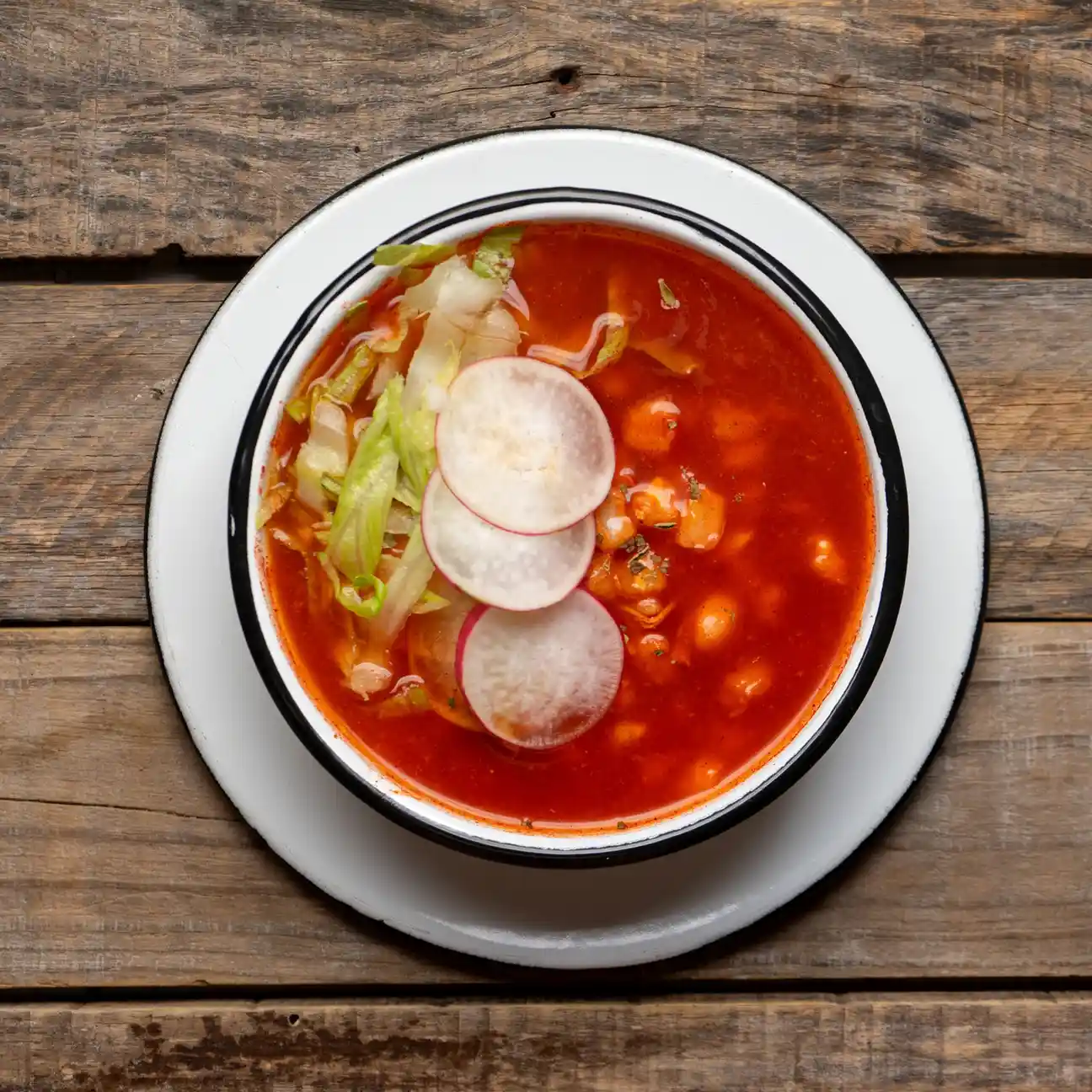 Pozole rojo estilo Tapatío
