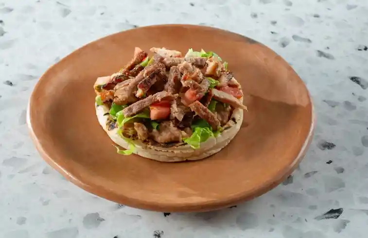 Sopes de Tinga o Bistec