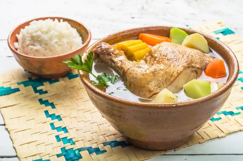 Caldo de gallina